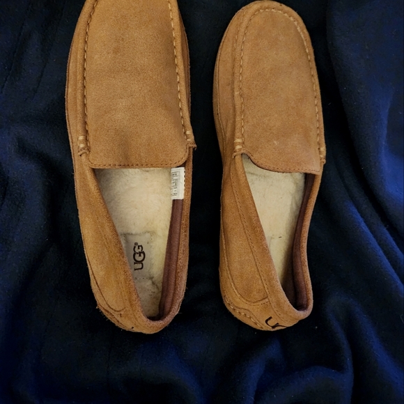 Men Ugg slippers.   Size 10.  New no tags